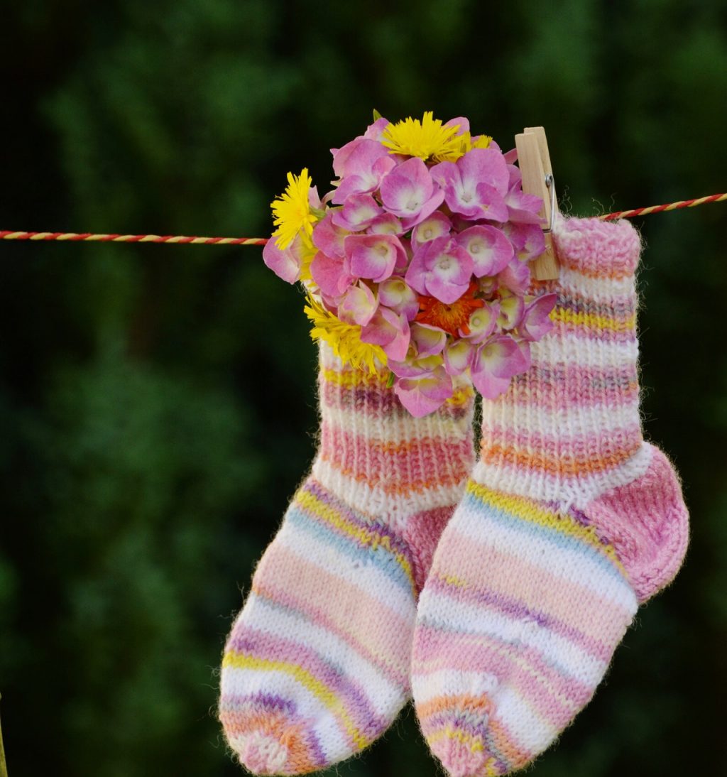 clothes-pin-flowers-hanging-160438